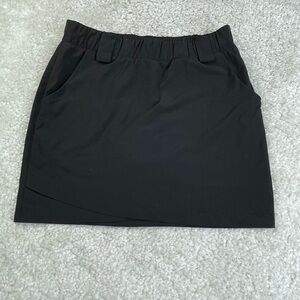 Athleta Destination Tulip Skort in Black. Athleisure Travel Casual Small